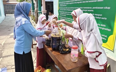 AKSI NYATA GENERASI MUDA PENYELAMAT BUMI - ECOENZYM Solusi Penanganan Sampah Organik