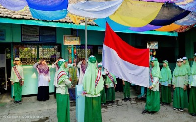 UPACARA BENDERA SENIN : TIGA AKSI NYATA UNTUK MADRASAH ADIWIYATA