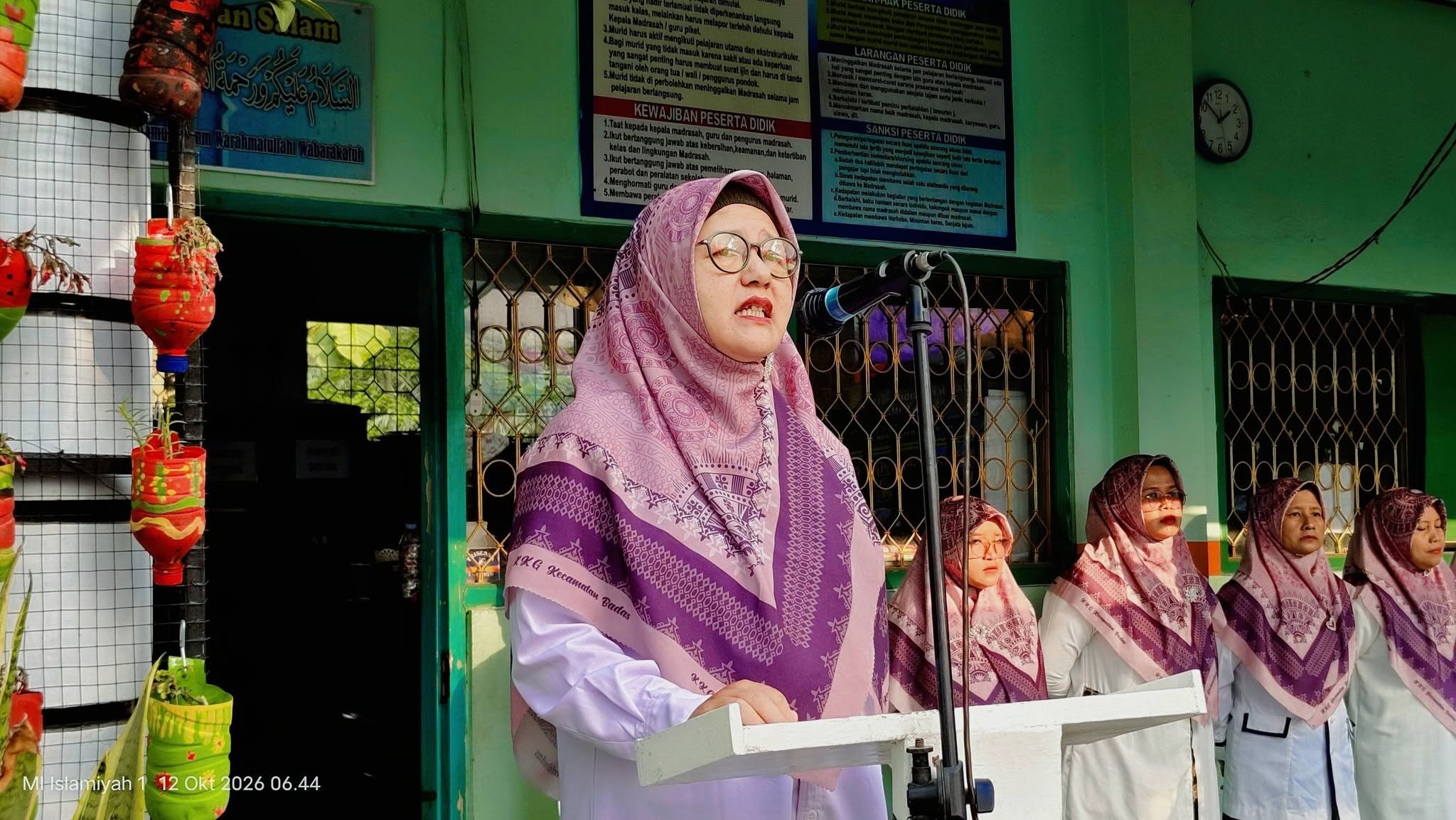 Pembina Upacara : Ibu Tatik Nurhayati, S.Pd.I